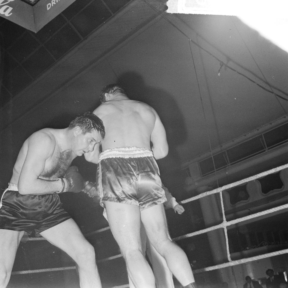Boksen in de Riverahal te Rotterdam, Wim Snoek tegen de Duitser Al Duchsa (l), Bestanddeelnr 916-3011