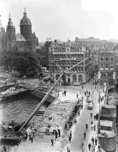 Bok met nieuwe bruggedeelte Damrak Prins Hendrikkade Amsterdam, Bestanddeelnr 907-2744