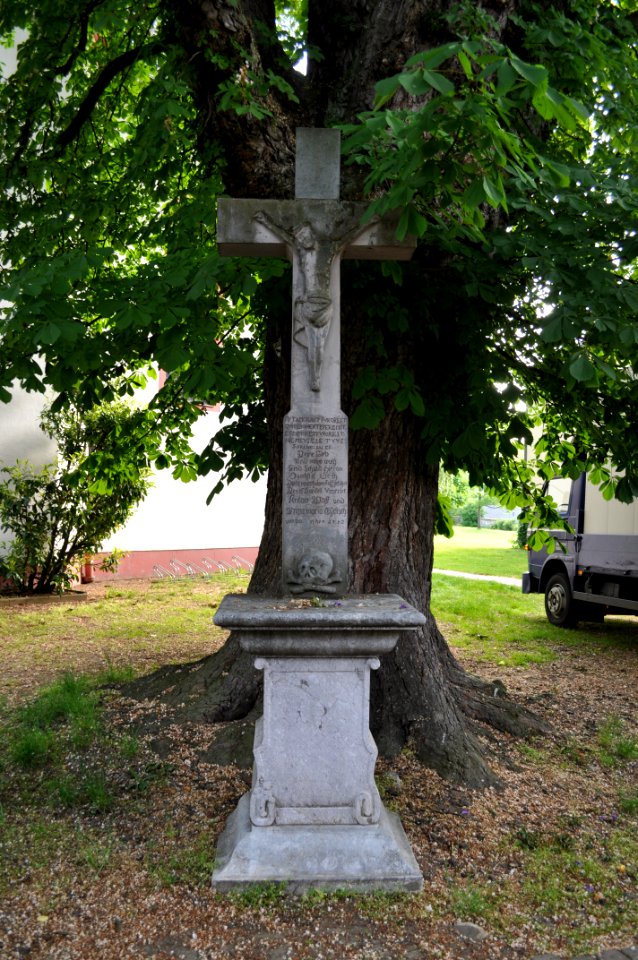 Bommersheim, Lange Straße 106, Kruzifix
