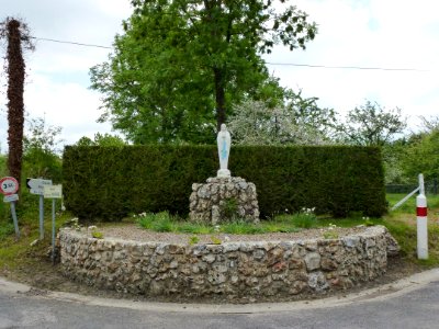 Boisney (Eure, Fr) statue de la Vierge, rue de la Vierge