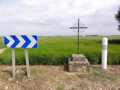 Boisseaux (Loiret) Croix de chemin D95 près du bourg