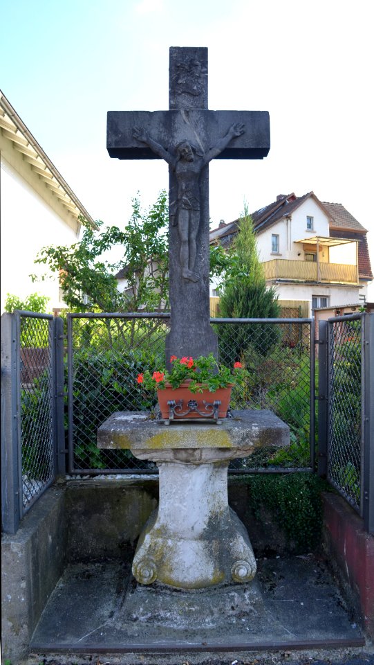 Bommersheim, Lange Straße 1, Wegekreuz