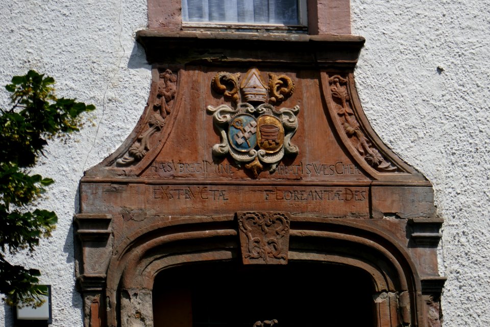 Bonenburg - Amtshaus - Portal - Inschrift, Wappen