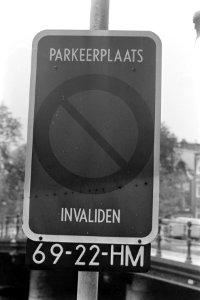 Bord bij parkeerplaats voor invalide Amsterdam, Bestanddeelnr 924-8094