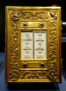 Book cover with evangelists, ivory from Constantinople, late 900s, surround from Köln, 1550-1600, gilt copper - Hessisches Landesmuseum Darmstadt - Darmstadt, Germany - DSC00250