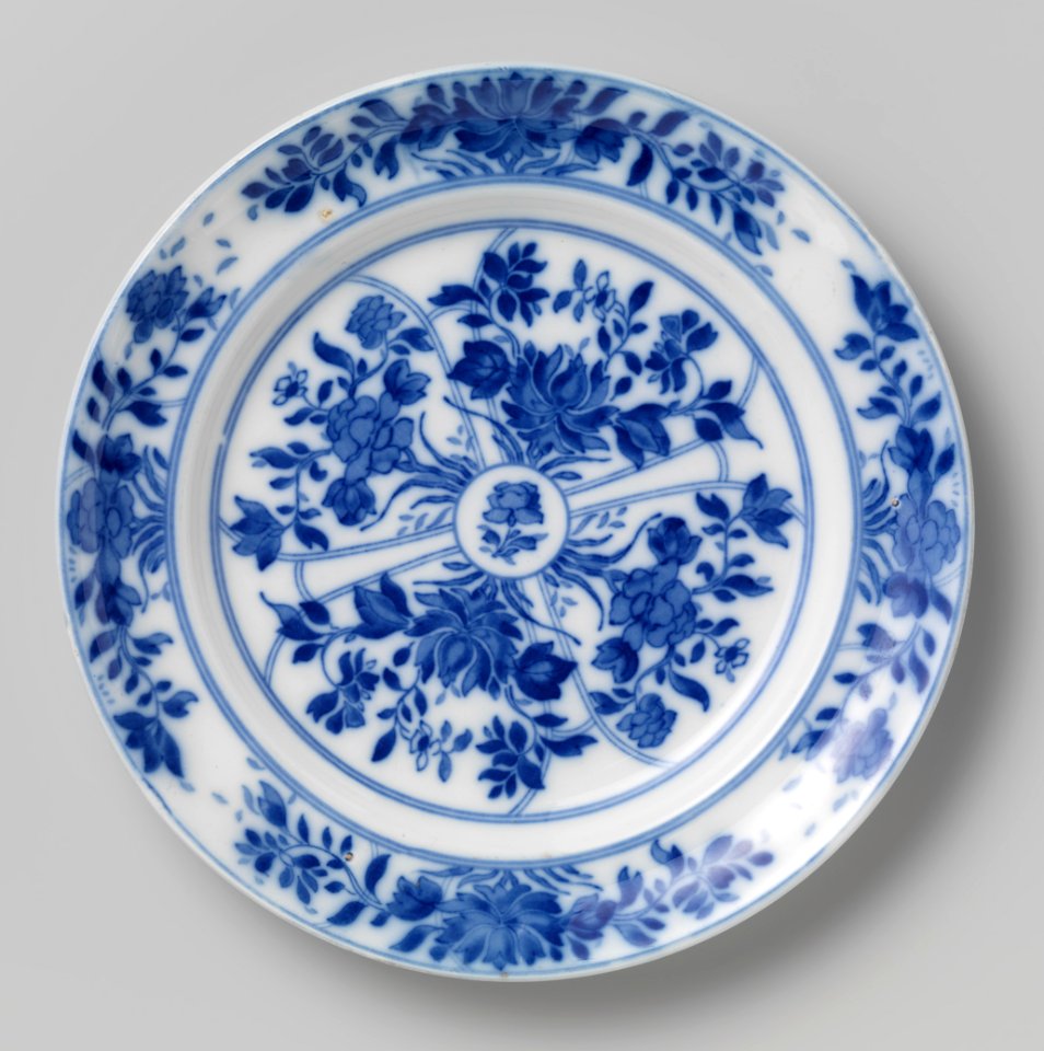 Bord met blauw bloemdecor (1869), Petrus Regout & Co