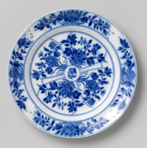 Bord met blauw bloemdecor (1869), Petrus Regout & Co
