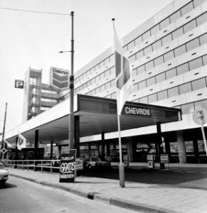 Bord Gratis Parkeren bij parkeergarage in Marnixstraat, Bestanddeelnr 927-1895