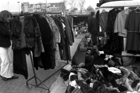 Bontjassen kopen op Waterlooplein, Bestanddeelnr 926-1176