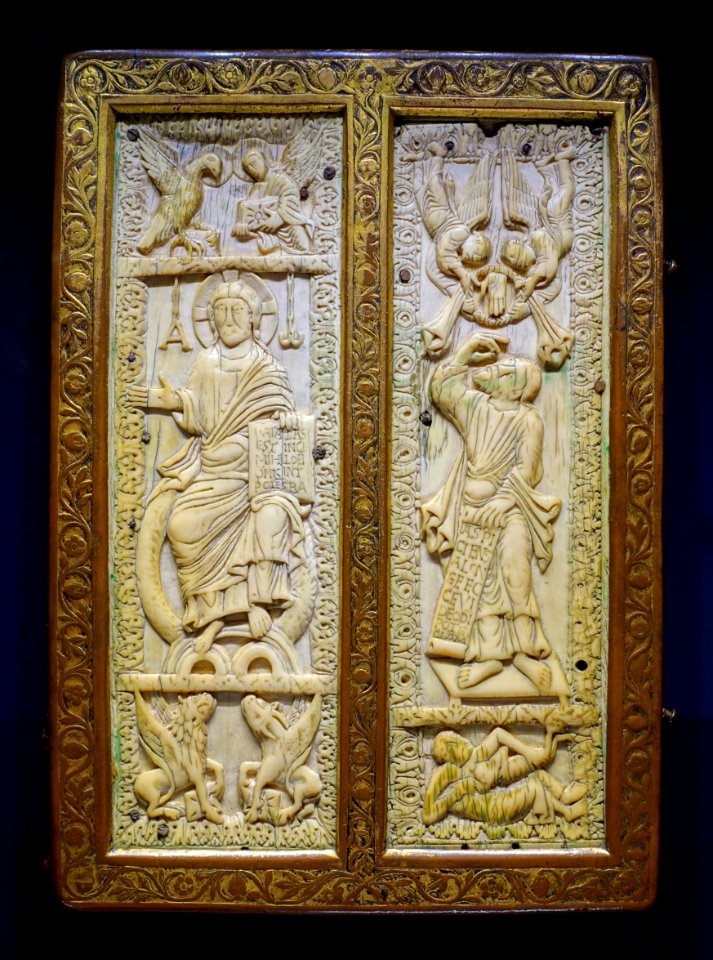 Book cover with evangelists, Benedicting Abbey St. Jacques, Luttich, ivory from early 900s, surround from 1500s, ivory, gilt copper - Hessisches Landesmuseum Darmstadt - Darmstadt, Germany - DSC00272