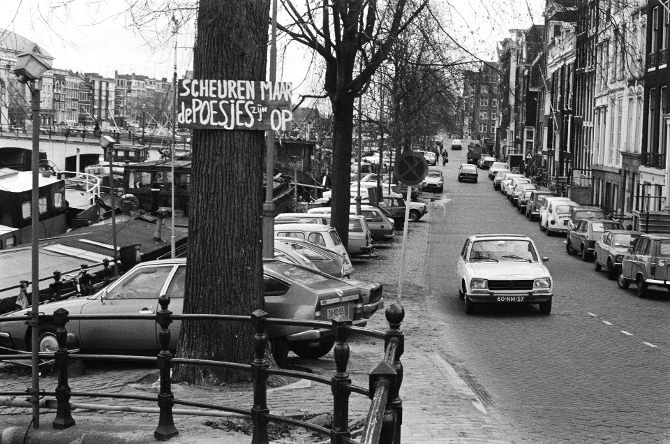 Bordje Scheuren maar, de poesjes zijn op in Amsterdam, Bestanddeelnr 930-0122