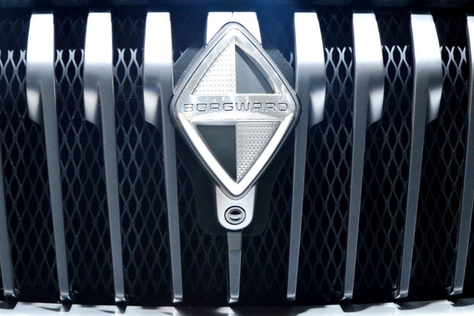 Borgward Logo on BX7. Spielvogel2