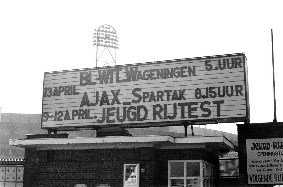 Bord op Olympisch Stadion, dat Ajax tegen Spartak aankondigd, Bestanddeelnr 922-2815