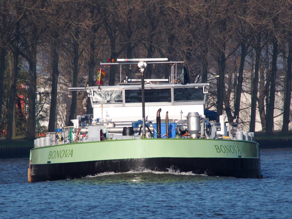 Bonova, ENI 02328704 op het Amsterdam-Rijn kanaal, foto 2