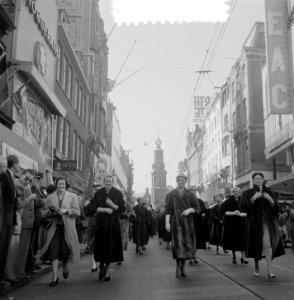 Bontshow in de straten van Amsterdam, Bestanddeelnr 905-9364