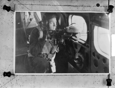 Boordschutter van een militair vliegtuig, Bestanddeelnr 903-2181