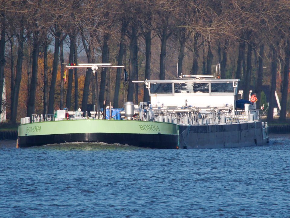 Bonova, ENI 02328704 op het Amsterdam-Rijn kanaal, foto 1