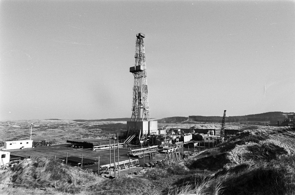 Boortoren in duinen Bergen aan Zee (Amoco), (overzicht), Bestanddeelnr 928-4412