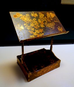 Book stand with autumn grass design, Azuchi-Momoyama to Edo period, 1500s-1600s AD, maki-e lacquer - Tokyo National Museum - Ueno Park, Tokyo, Japan - DSC08746