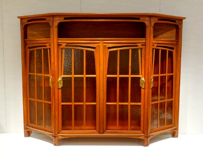 Bookcase from the director's room of the Revue Blanche, by Henry van de Velde, 1899, walnut, glass, brass - Hessisches Landesmuseum Darmstadt - Darmstadt, Germany - DSC00688