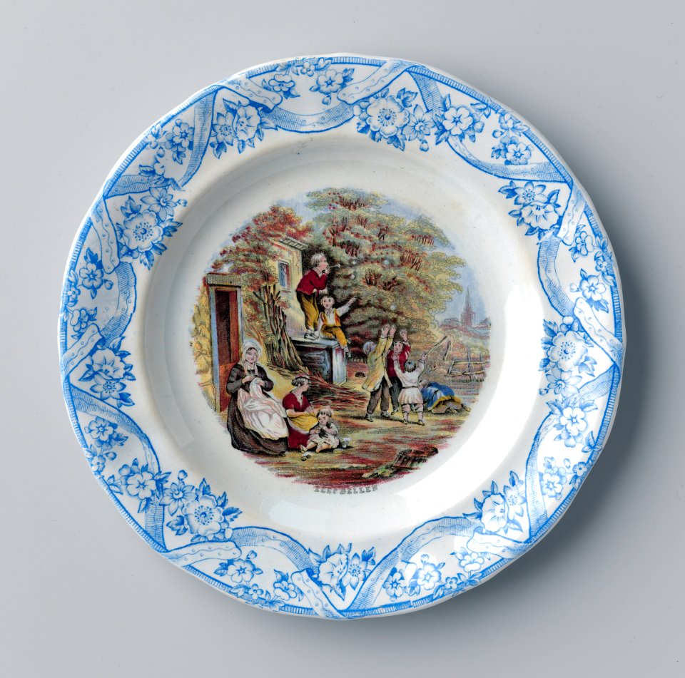 Bord met zeepbellen blazende kinderen (1879), Petrus Regout & Co