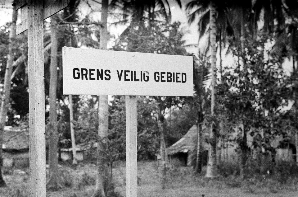Bord met de tekst 'grens veilig gebied', Bestanddeelnr 170A-4-4