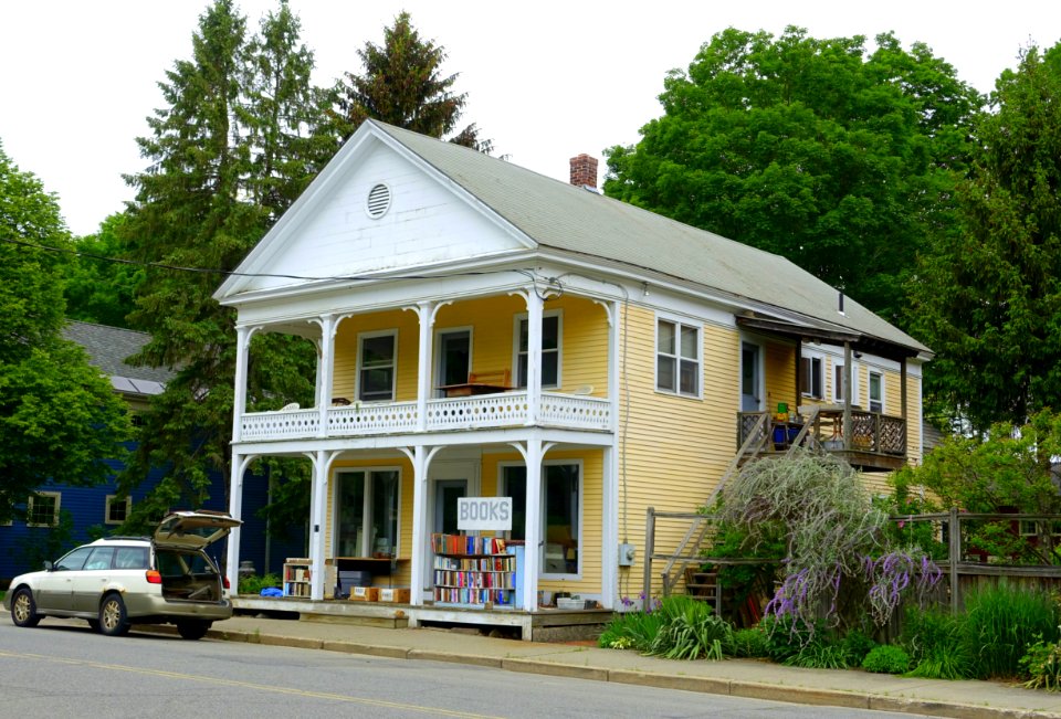 Books - Montague, Massachusetts - DSC06675