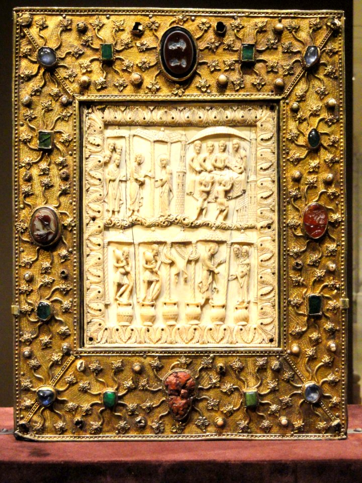 Book-Shaped Reliquary, ivory Ottonian, Lorraine, about 1000 AD, frame German, Lower Saxony, about 1340 AD - Cleveland Museum of Art - DSC08515