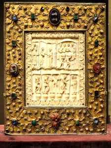 Book-Shaped Reliquary, ivory Ottonian, Lorraine, about 1000 AD, frame German, Lower Saxony, about 1340 AD - Cleveland Museum of Art - DSC08515