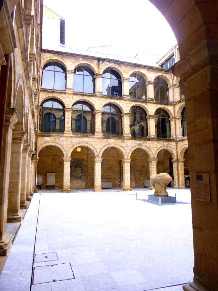 Bilbao - Museo Arqueológico, Etnográfico e Histórico Vasco (Claustro de los Santos Juanes) 3