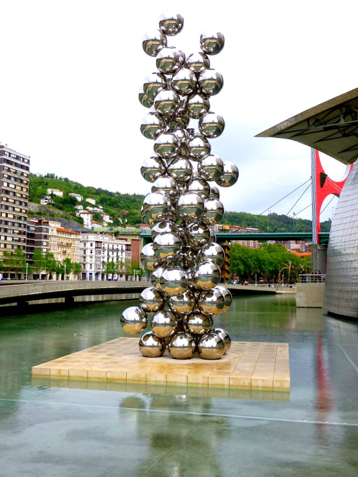 Bilbao - Museo Guggenheim - Tall Tree and the Eye (Anish Kapoor) 6