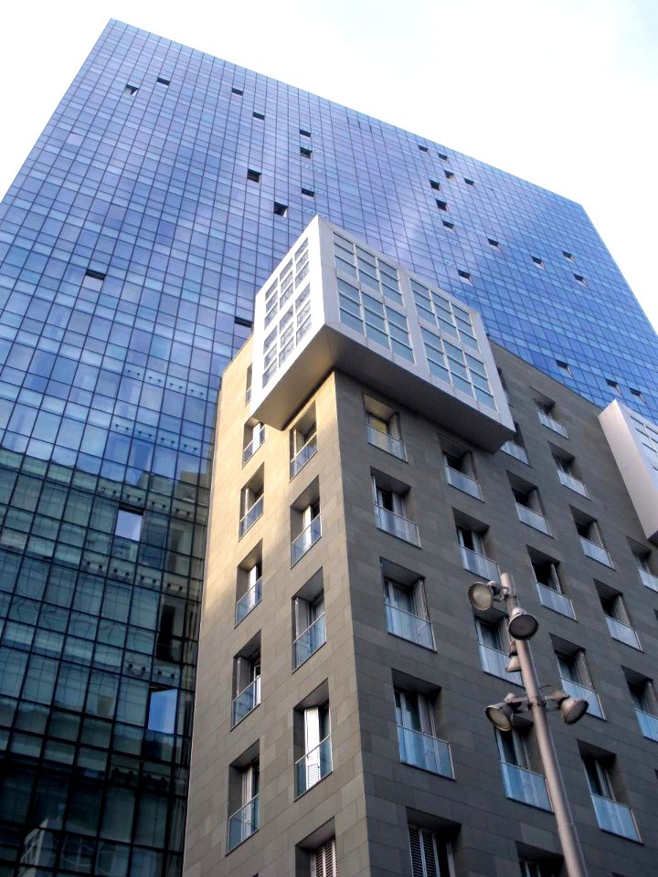 Bilbao - Puerta de Isozaki 01