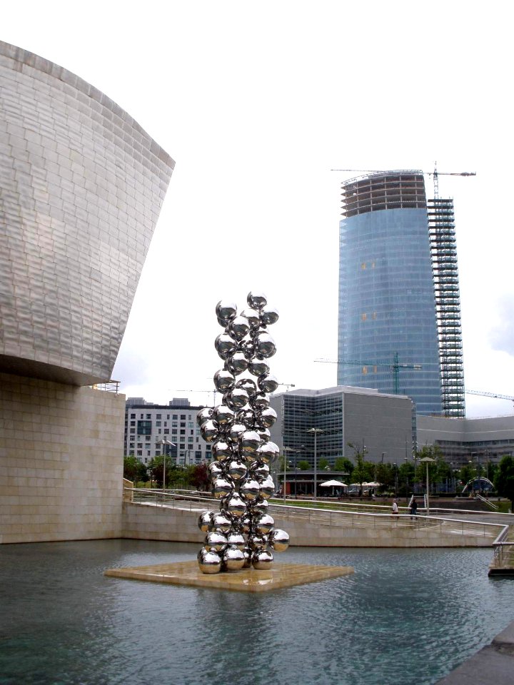 Bilbao - Museo Guggenheim, Tall Tree and the Eye (Anish Kapoor) 2
