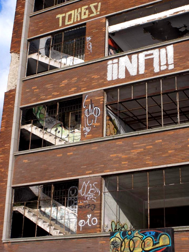 Bilbao - Ribera de Deusto, graffiti 16