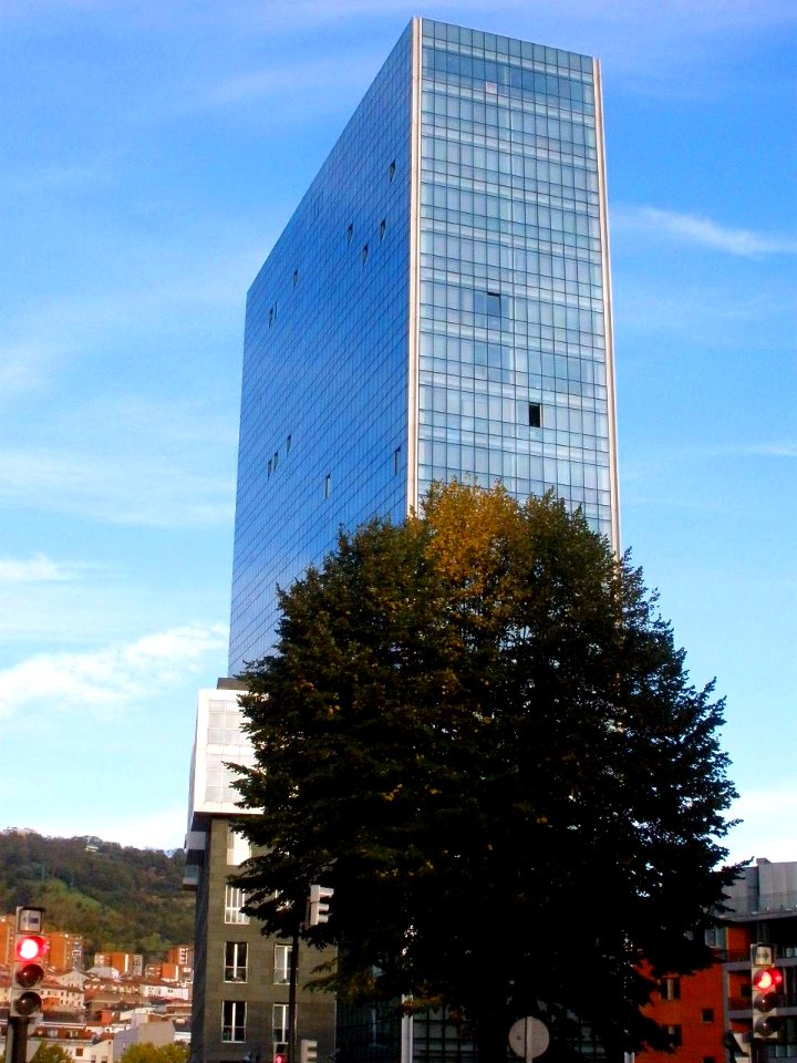 Bilbao - Puerta de Isozaki 10