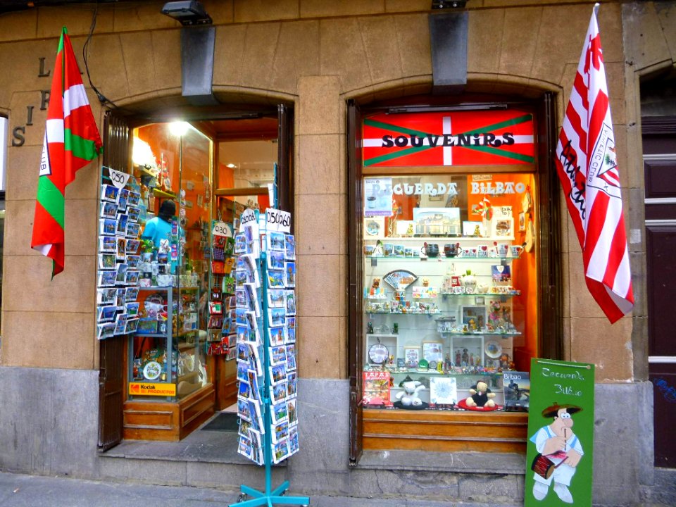 Bilbao - Tienda de souvenirs2