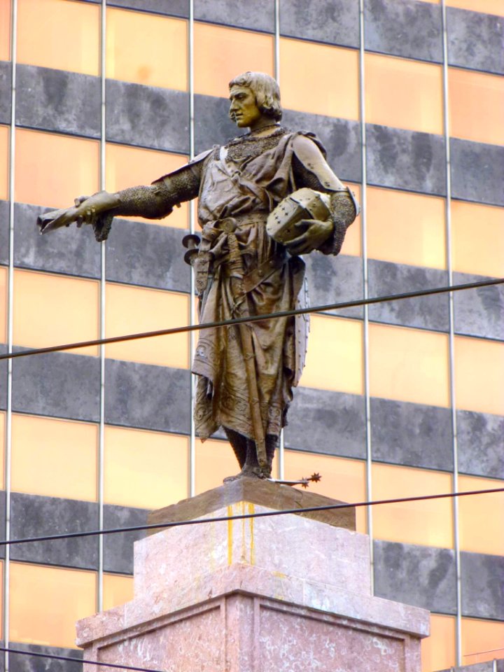 Bilbao - Torre Banco de Vizcaya y Monumento a Don Diego López de Haro 2
