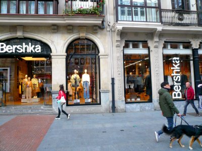 Bilbao - Tienda de Bershka en Gran Vía photo