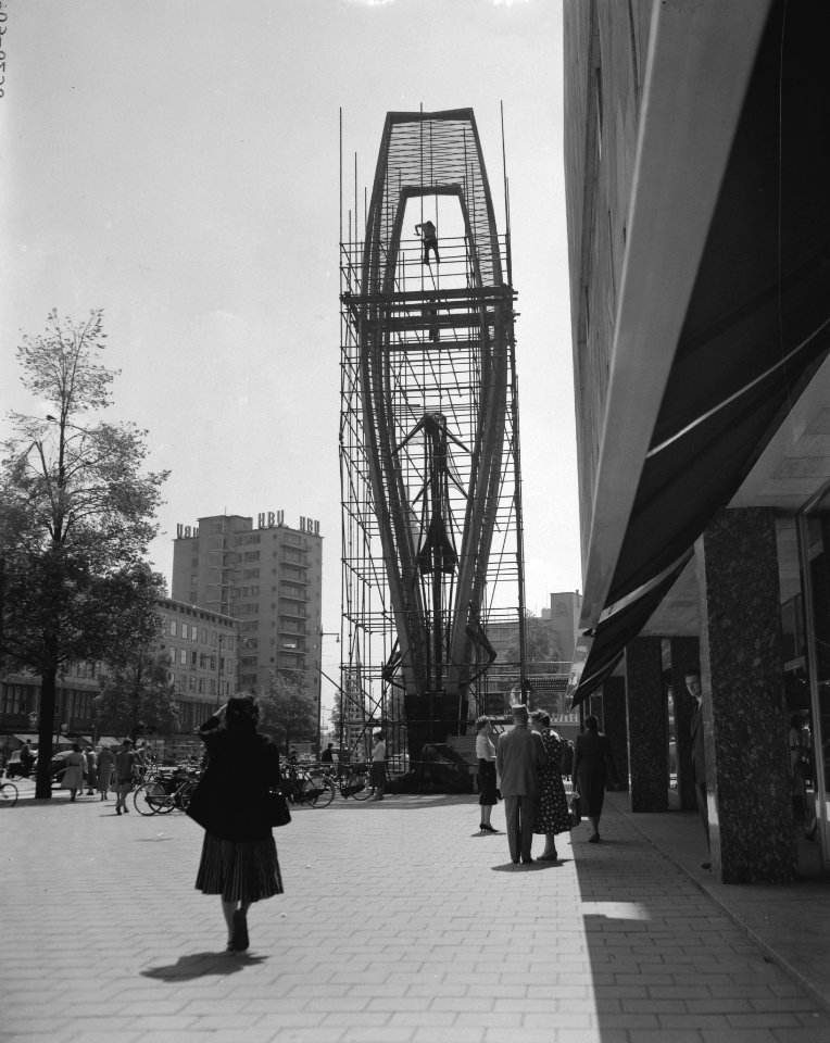 Bijenkorfmonument te Rotterdam in de steigers, Bestanddeelnr 909-6256