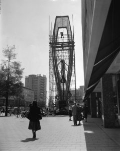 Bijenkorfmonument te Rotterdam in de steigers, Bestanddeelnr 909-6256