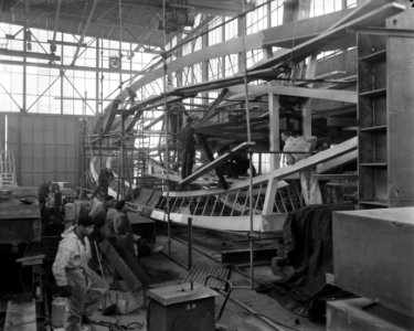 Bijenkorf-monument van Naum Gabo . In fabriek Hollandia Krimpen, Bestanddeelnr 908-5680