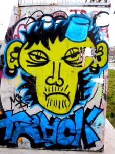 Bilbao - Ribera de Deusto, graffiti 08b
