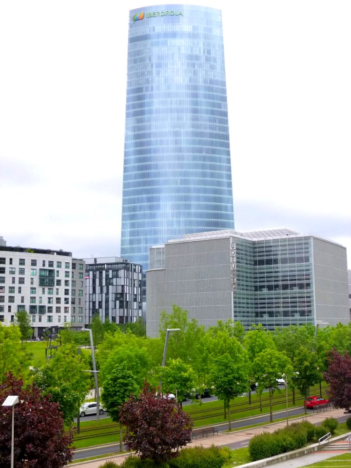 Bilbao - Torre Iberdrola y Biblioteca de la Universidad de Deusto