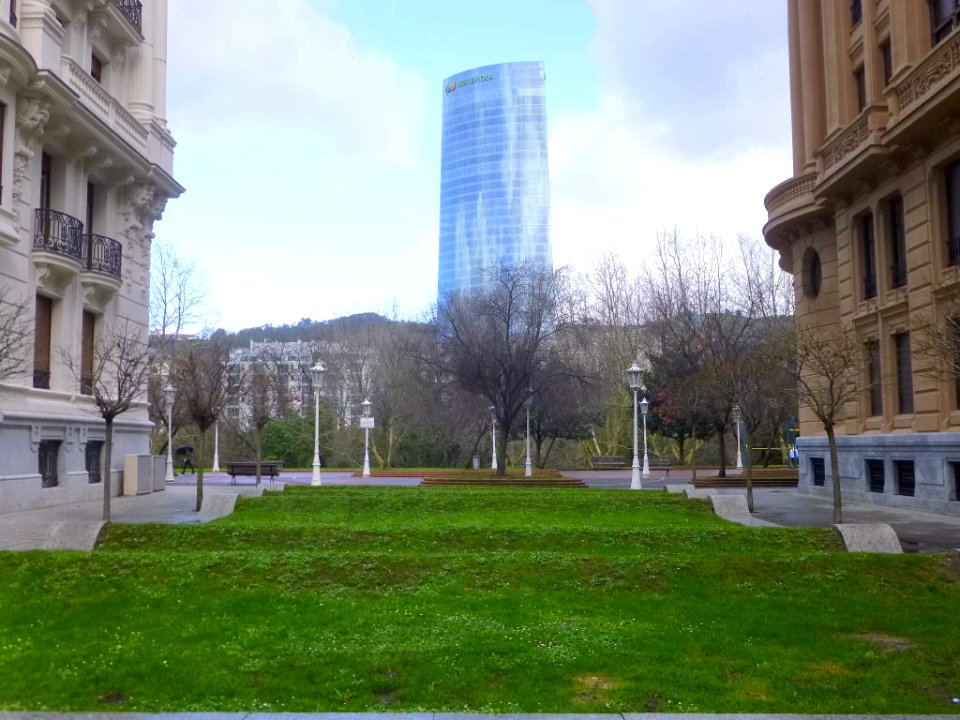 Bilbao - Torre Iberdrola desde la Gran Vía