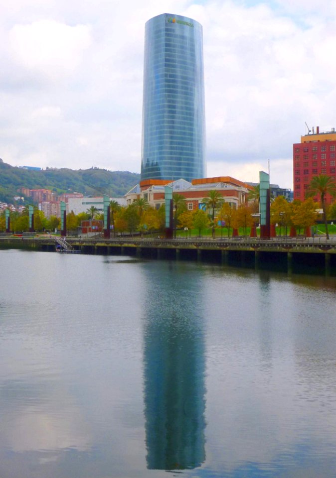 Bilbao - Torre Iberdrola desde la Ría