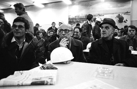 Bijeenkomsten, werknemers, bedrijfssluitingen, helmen, Bestanddeelnr 932-4248