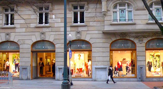 Bilbao - Tienda de Punt Roma en Gran Vía photo