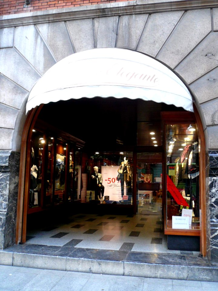 Bilbao - Tienda en Gran Vía photo