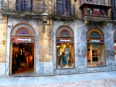 Bilbao - Tienda de Desigual en la calle Bidebarrieta 2