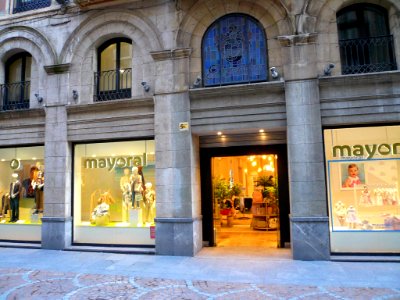 Bilbao - Tienda de Mayoral en la Calle Bidebarrieta